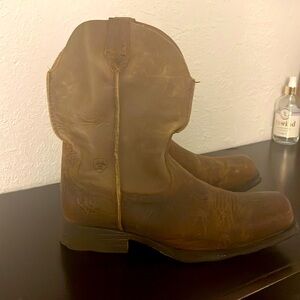 Excellent condition pre owned ariat size 11 men’s boot